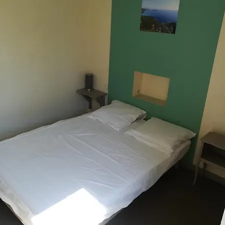 Classe 3 Etoiles Au 1er Etage D'une Maison Avec Jardin Dans Un Quartier Calme Cavalaire-sur-Mer