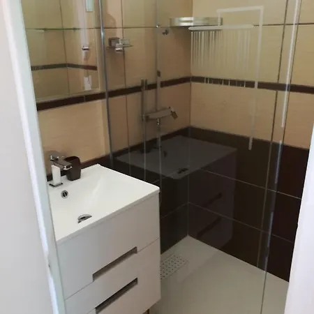 Διαμέρισμα Classe 3 Etoiles Au 1er Etage D'une Maison Avec Jardin Dans Un Quartier Calme *