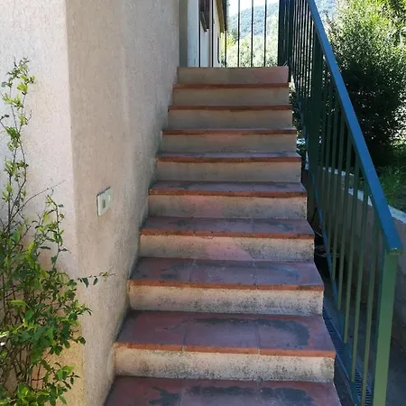 Apartment Classe 3 Etoiles Au 1er Etage D'une Maison Avec Jardin Dans Un Quartier Calme