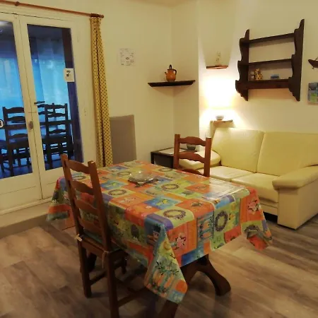 Apartment Classe 3 Etoiles Au 1er Etage D'une Maison Avec Jardin Dans Un Quartier Calme *