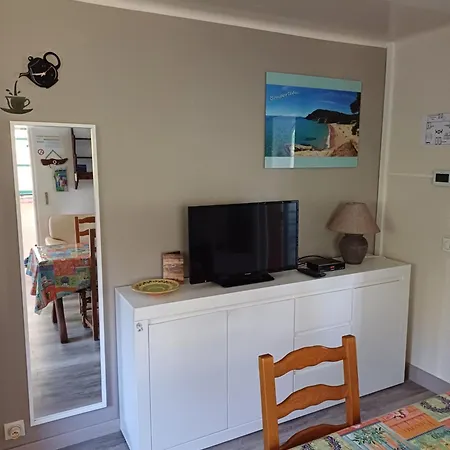 Classe 3 Etoiles Au 1er Etage D'une Maison Avec Jardin Dans Un Quartier Calme Apartment *