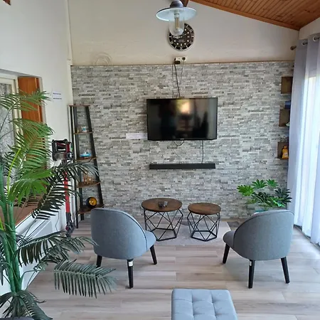 Apartment Classe 3 Etoiles Au 1er Etage D'une Maison Avec Jardin Dans Un Quartier Calme *