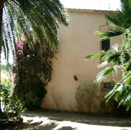 Classe 3 Etoiles Au 1er Etage D'une Maison Avec Jardin Dans Un Quartier Calme * Cavalaire-sur-Mer