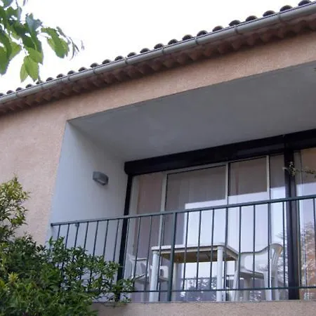 Classe 3 Etoiles Au 1er Etage D'une Maison Avec Jardin Dans Un Quartier Calme Διαμέρισμα *